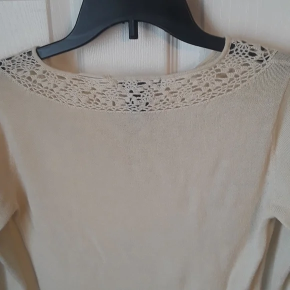 Y2K Crochet neckline Top w/ 3/4 split sleeves Lightweight Knit beaded tie - Picture 13 of 15